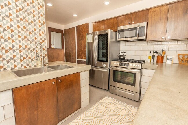 Building Photo - Spectacular Furnished 4 Bedroom/ 3 Bath Mid-Century Modern Retreat in Encinitas