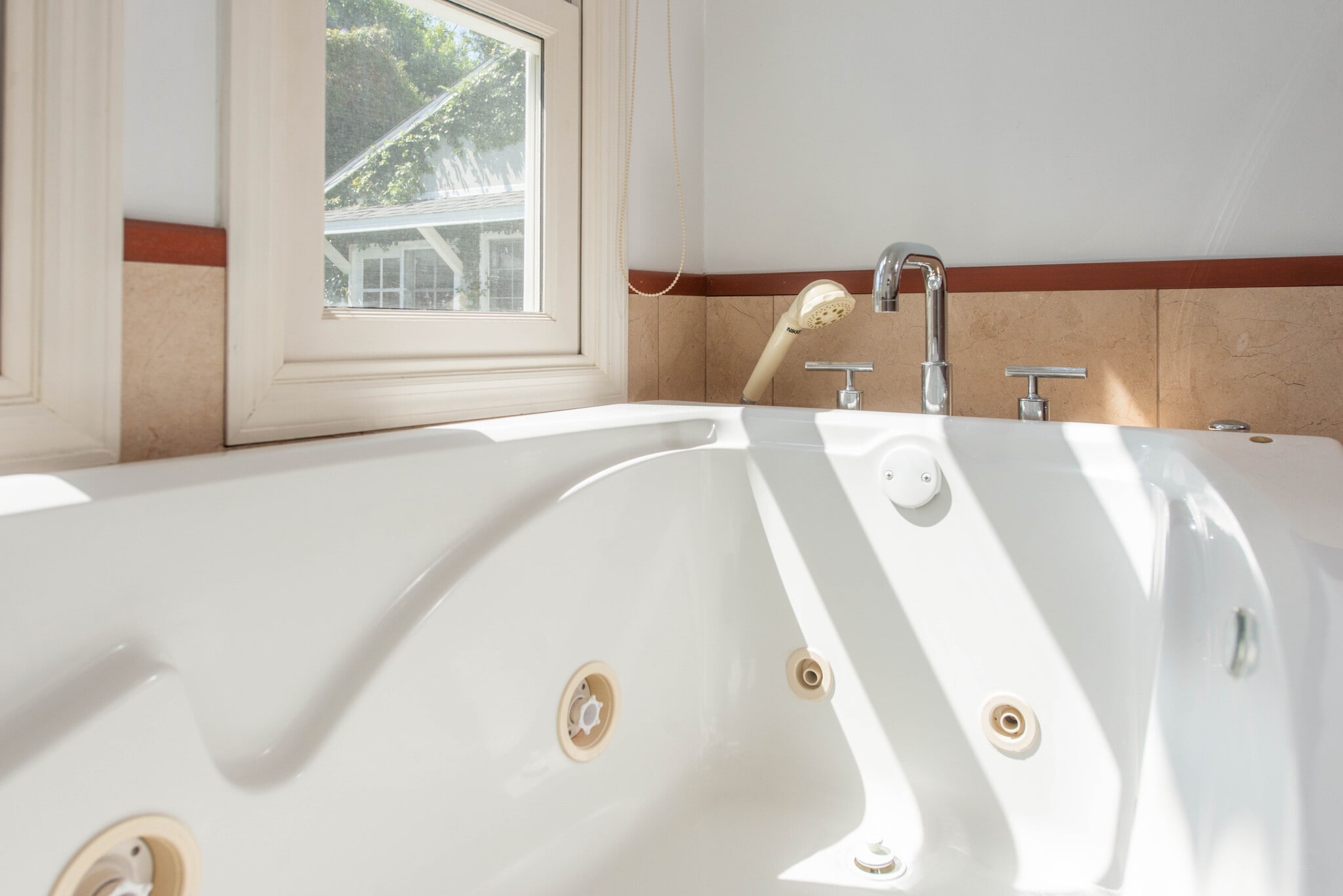 Jetted Tub In Primary Bath - 13964 Peach Grove St