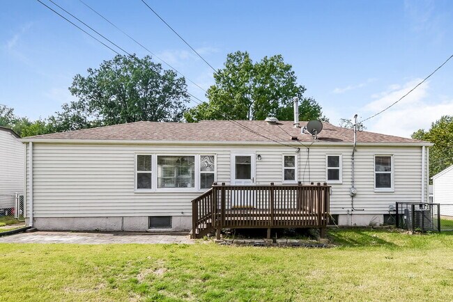 Building Photo - 1123 Roxton Dr