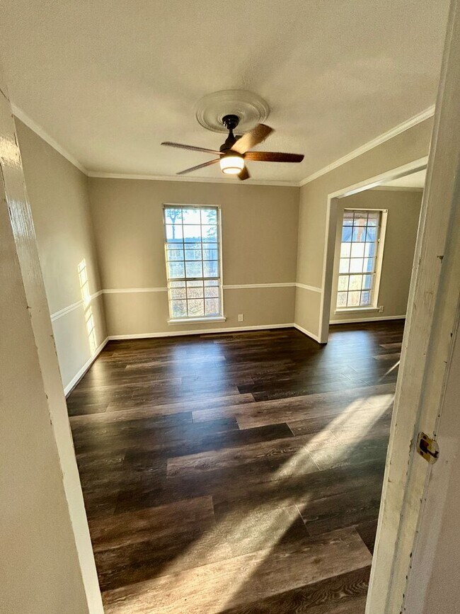 Building Photo - 1825 Edwardian Way