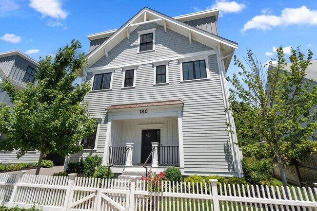 Building Photo - 180 Adams St