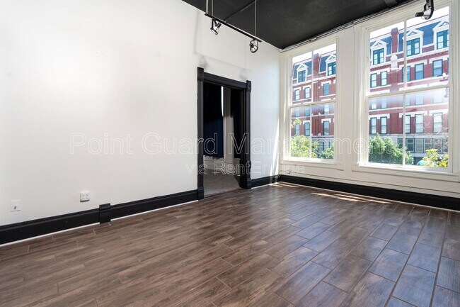 Building Photo - 518 E Douglas Ave
