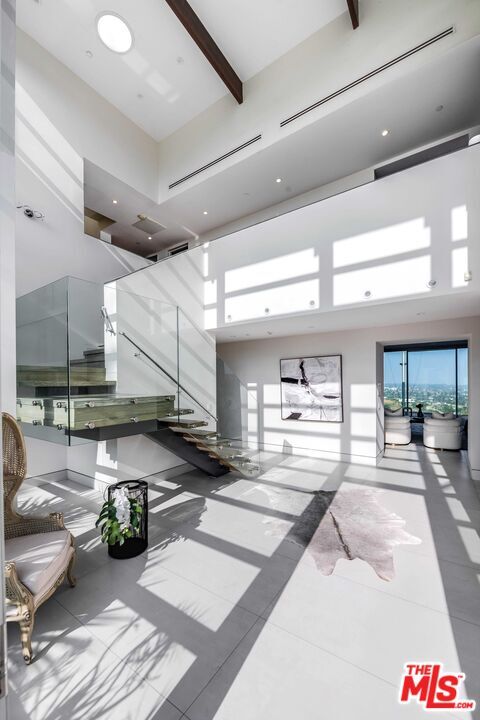 Building Photo - 770 Paseo Miramar