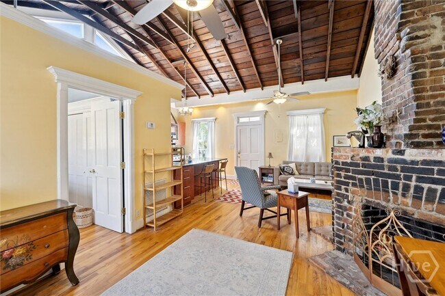 Building Photo - 526 E Charlton St