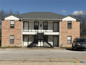 Building Photo - 204 W Truman Ave