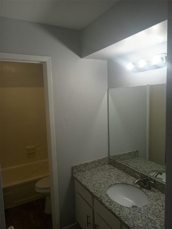 Building Photo - 5625 Antoine Dr