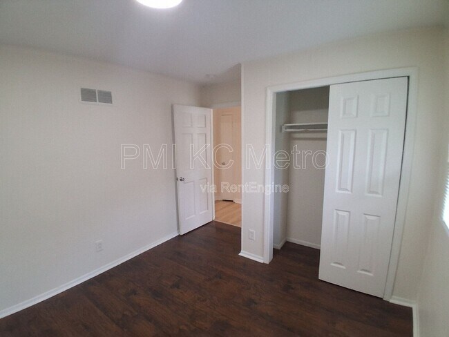 Building Photo - 5623 NE 51st St