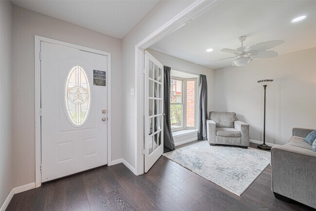 Building Photo - 14688 Perthshire Rd