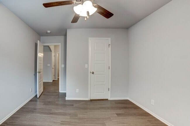 Building Photo - Brand new 4/2/2 in Elysian Fields!