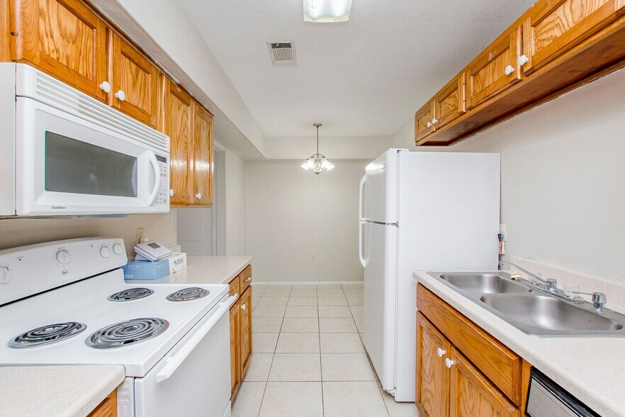 Building Photo - 5275 Kimberlin Ave