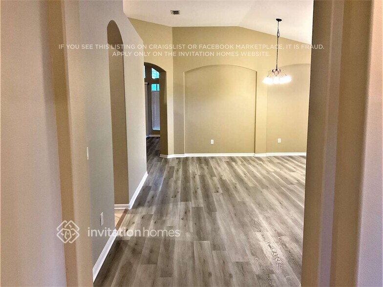 Building Photo - 2040 Wexford Green Dr