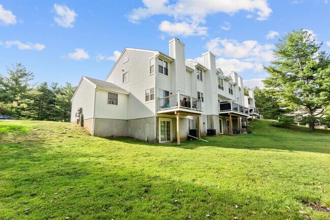 Building Photo - 103 The Arbors