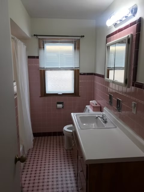 Bathroom - 3340 S Dayfield Ave