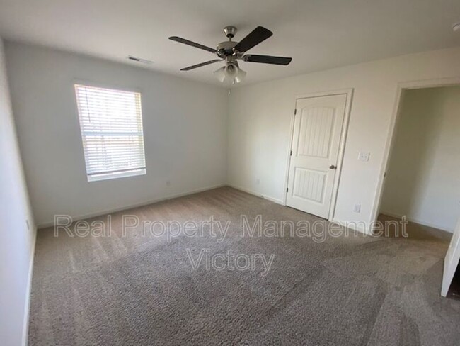 Building Photo - 2052 Park Springs Ln