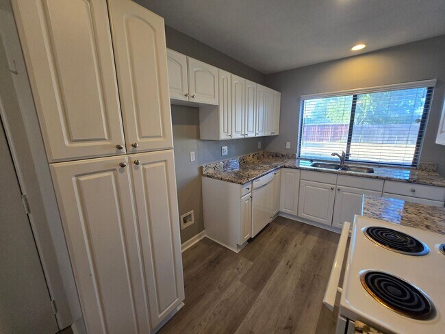 Building Photo - 1801 Archery Ln