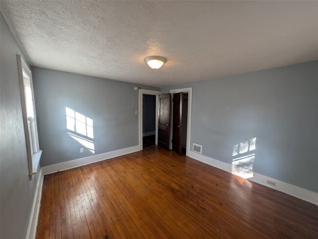 Building Photo - 1675 W 9th St