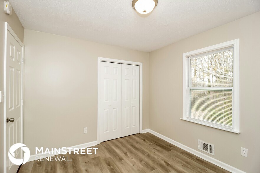 Building Photo - 33 Sweetwater Dr