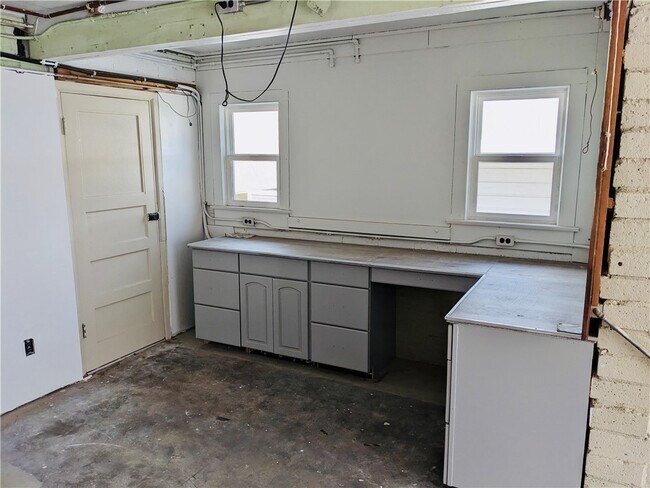 Building Photo - 2521 Seaview Ave