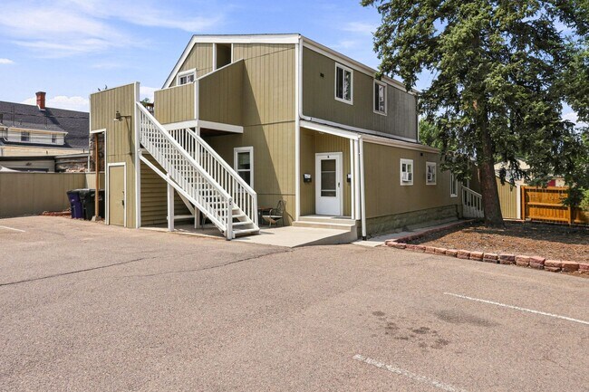 Building Photo - 2 Bed, 1 bath Available!