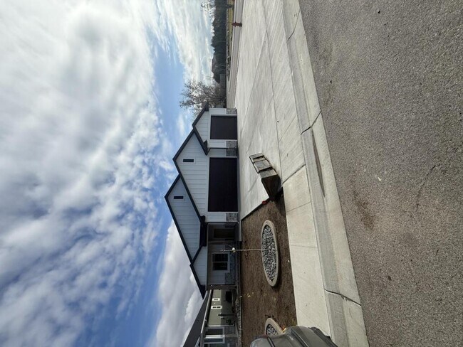 Building Photo - 2104 3125 W