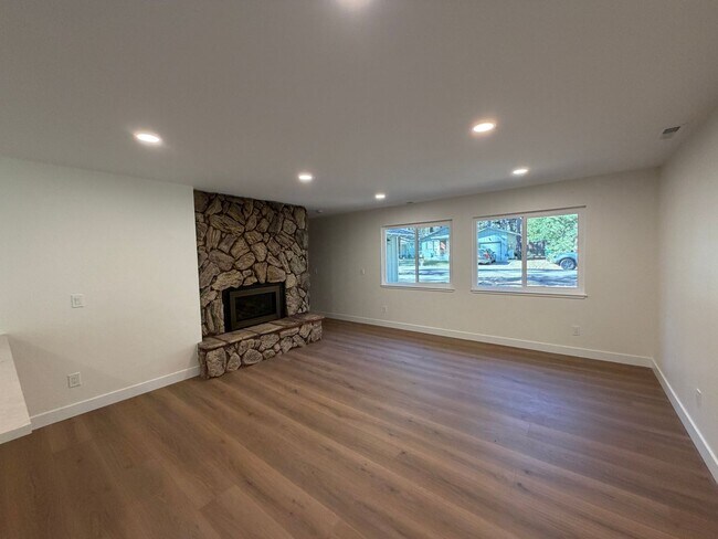 Building Photo - Charming Single Family Home - Completely Remodeled 2 Bed, 1.5 Bath with Garage