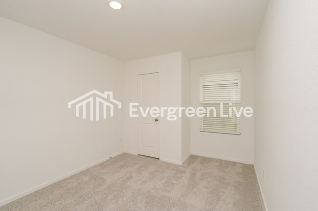 Building Photo - 7907 Meadow Cranesbill Ln