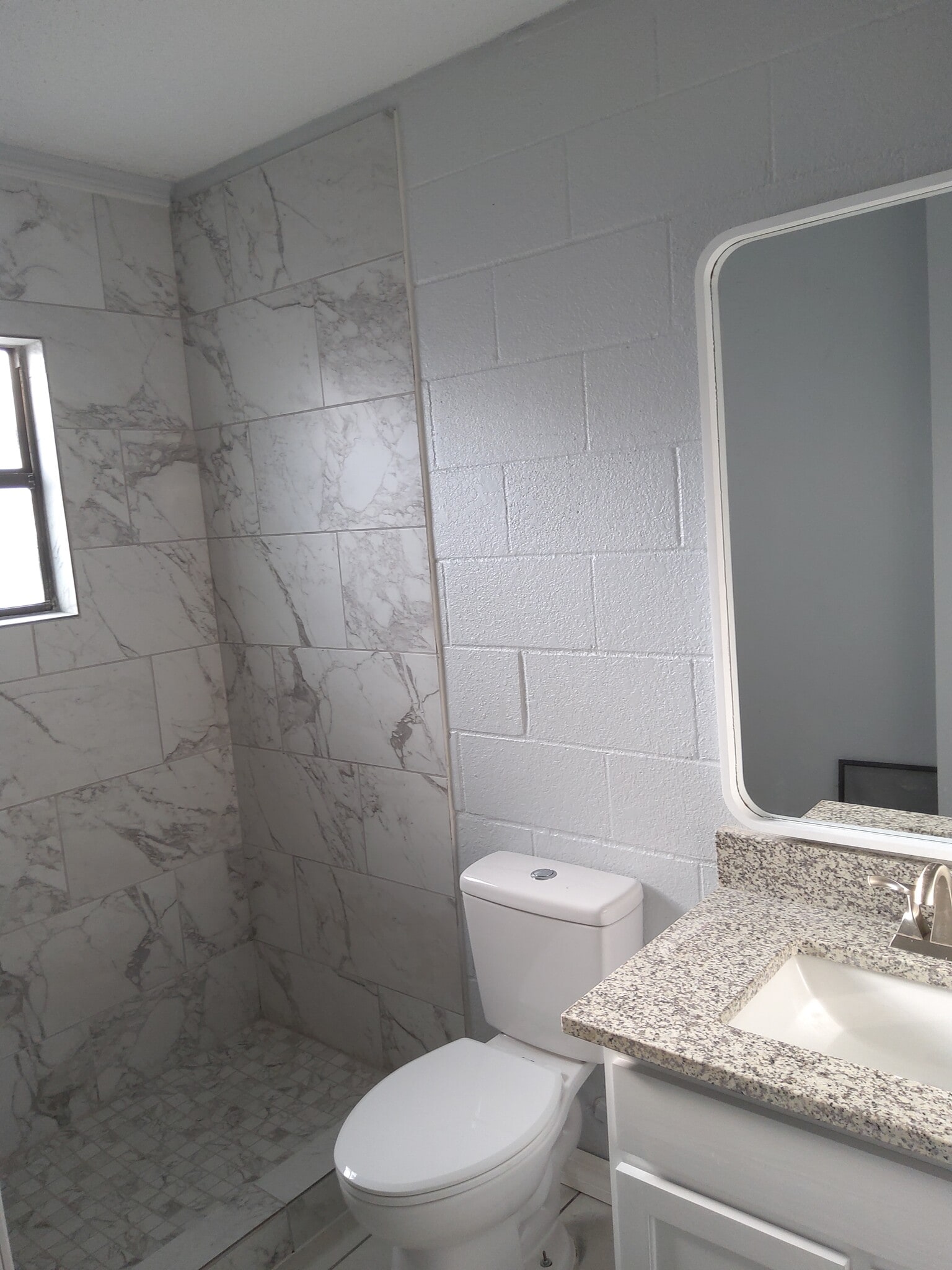Bathroom - 1118 Santa Anna