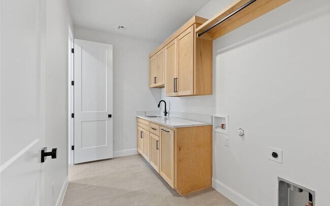 Building Photo - Gorgeous and impeccable custom home in Redbud Glen!