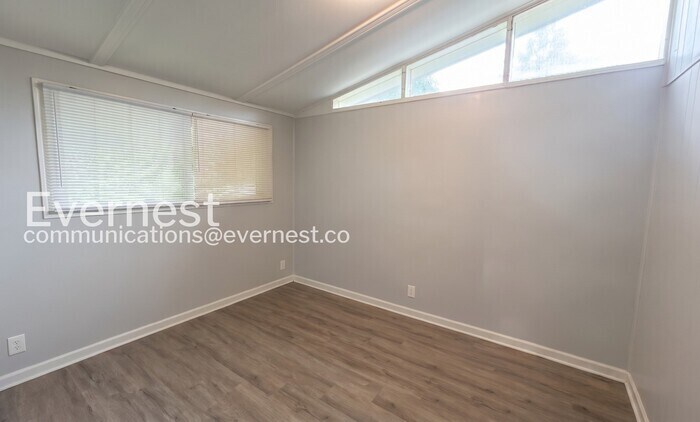 Building Photo - 508 Landers St
