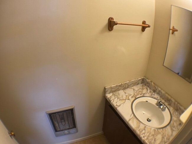 Building Photo - 924 N Leroux St