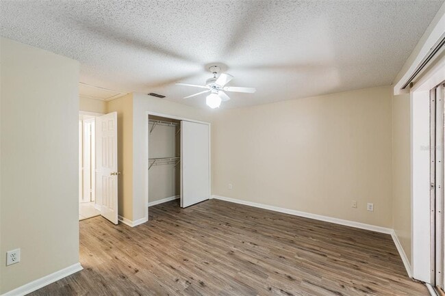 Building Photo - 9616 N Oklawaha Ave