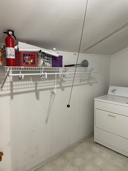 Mud Room - 427 Baynes St