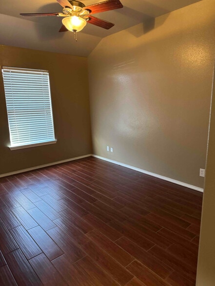 Building Photo - 5541 Medford Ct