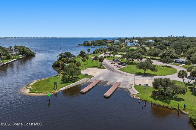 Building Photo - 394 Royal Palm Dr