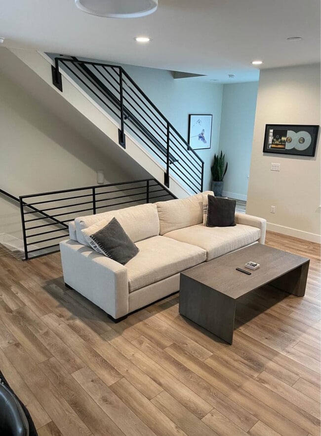 Building Photo - 1173 S Reed Way