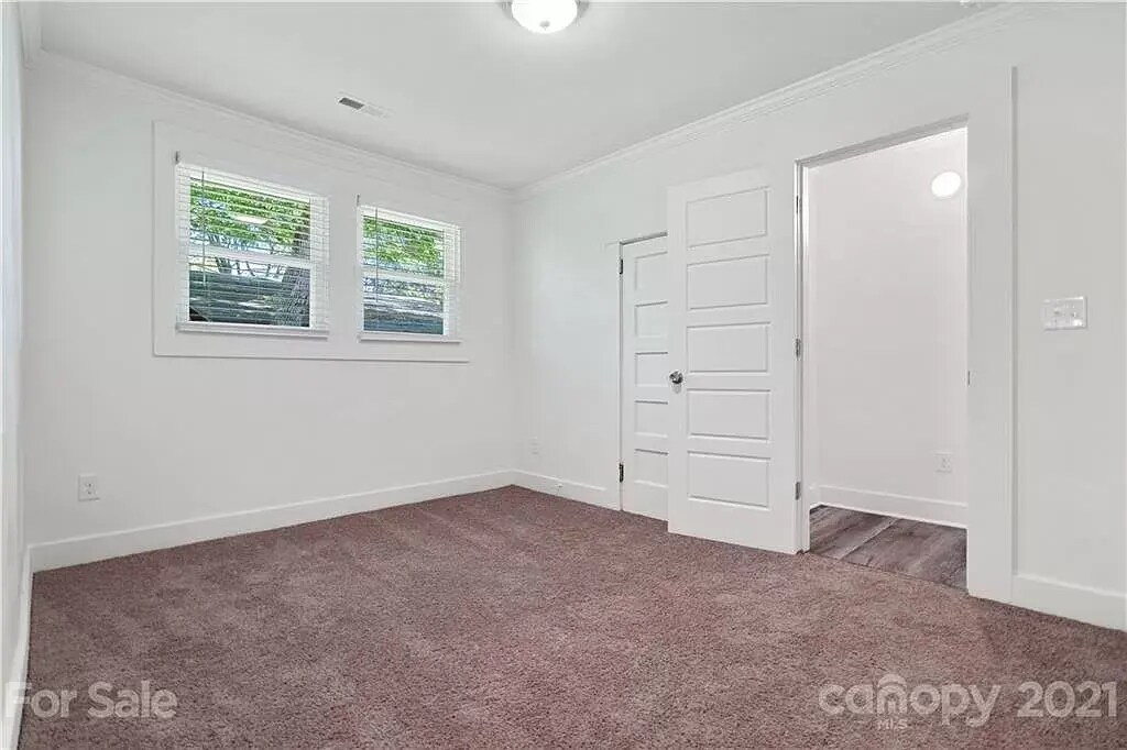 Room 3 (master) - 505 Green St