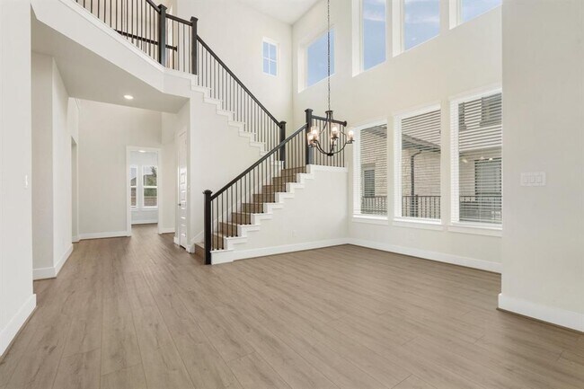 Building Photo - 504 Tomichi Trl