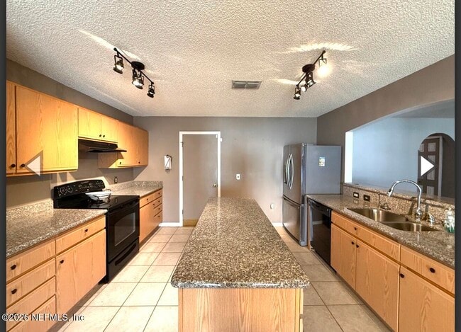 Building Photo - 6874 Playpark Trail W