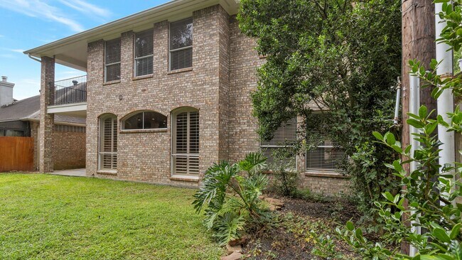 Building Photo - 14918 Plantation Oak Dr