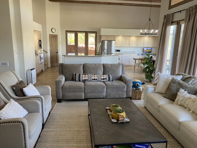 Building Photo - 115 Cll Irena