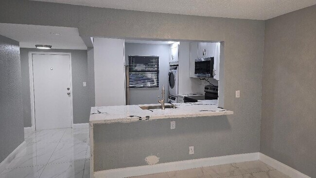 Building Photo - 3000 Riverside Dr