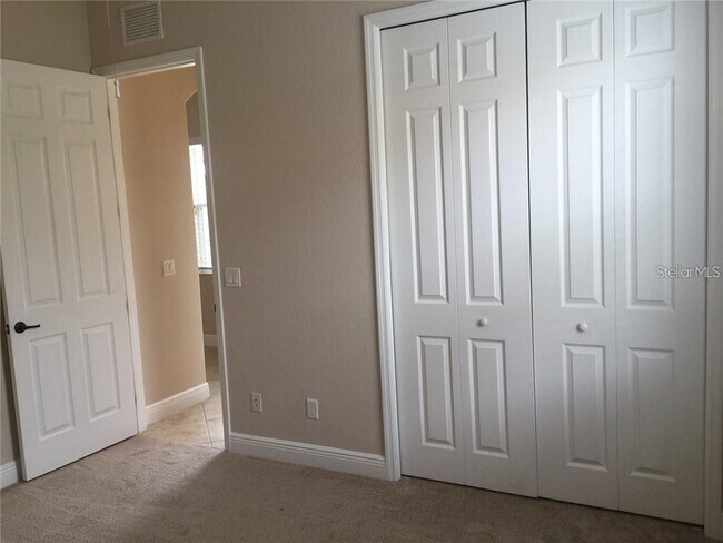Building Photo - 5570 Rock Dove Dr