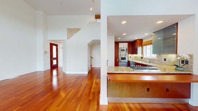Building Photo - Luxurious Condominium | Rooftop Deck with Bay and Downtown Views
