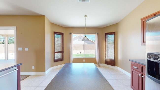 Building Photo - One Story Home Near Beautiful Mountain's Edge Community