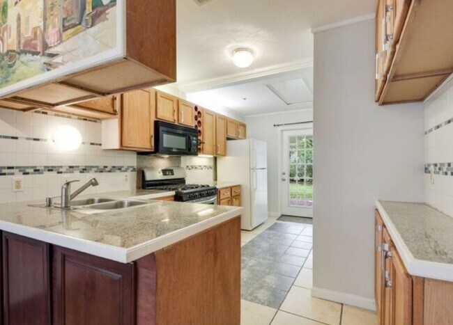 Building Photo - 707 Sprucewood Ln