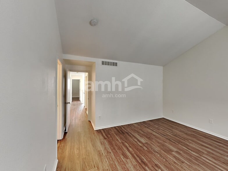 Building Photo - 9752 E 112th Dr