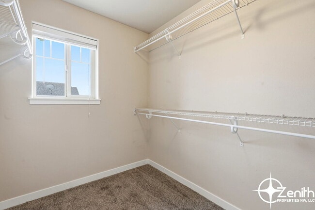 Building Photo - 5616 NE 74th Ct