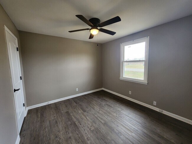 Building Photo - 145 Tandy Dr