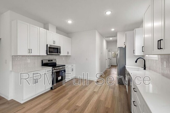 Building Photo - 2109 14th Ave N