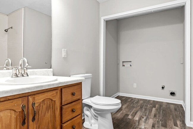 Building Photo - Newly Updated 4bd/3bth in Seymour!